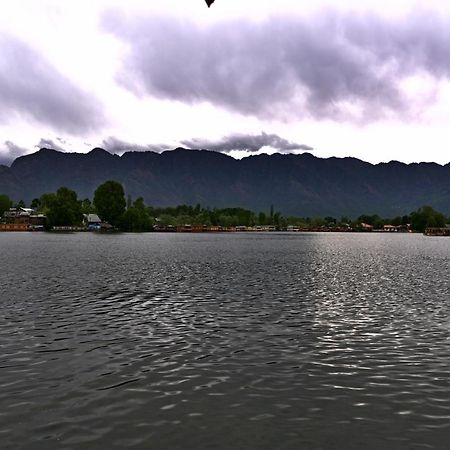 Wangnoo Worth Houseboats Srīnagar Exterior foto