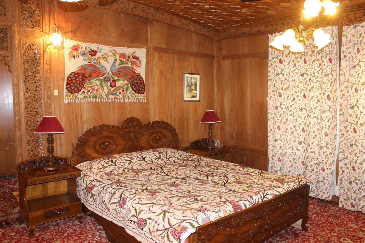 Wangnoo Worth Houseboats Srīnagar Exterior foto