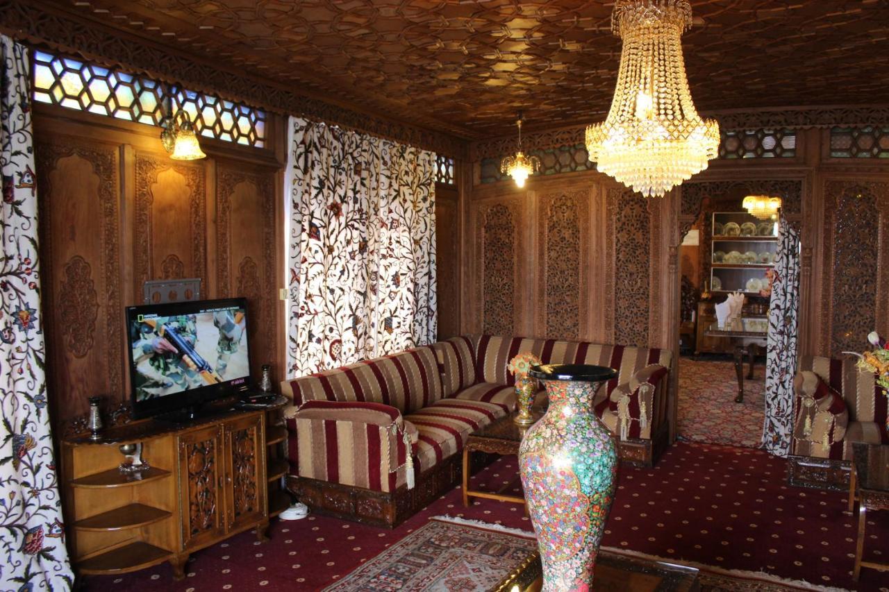 Wangnoo Worth Houseboats Srīnagar Exterior foto